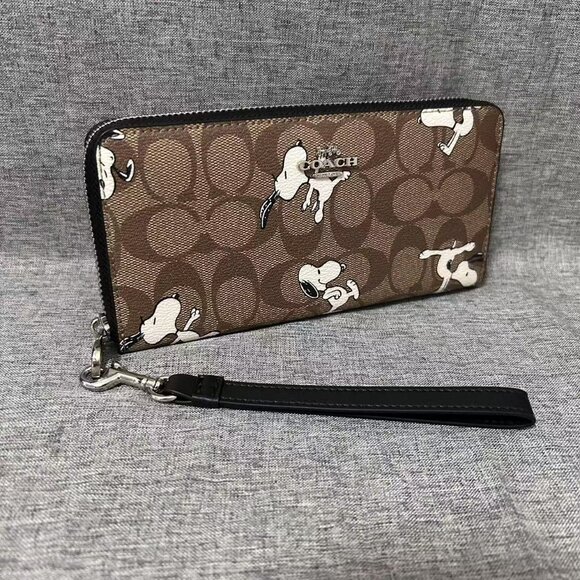 NEW COACH PEANUTS Round Zip Long Wallet Snoopy Black Round Zipper - Picture 3 of 9